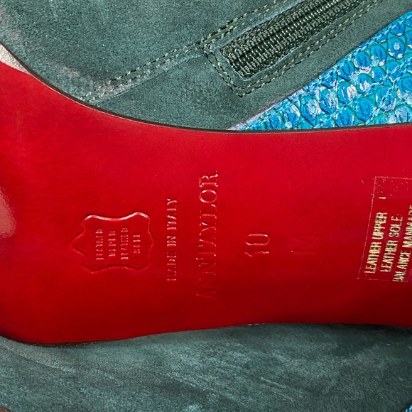 Ann Taylor Emerald Leather Suede Boots & Clutch - Picture 14 of 16